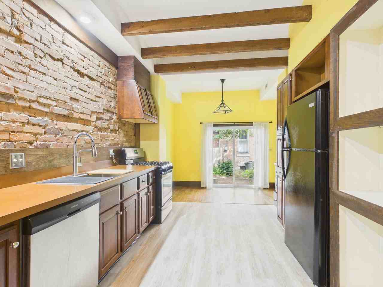 204 Hamilton St - Photo 6 of 38