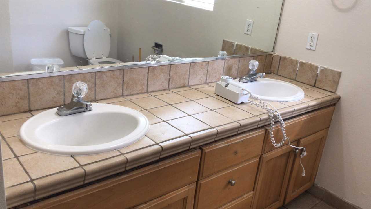 4Plex Plus Store - Photo 6 of 6