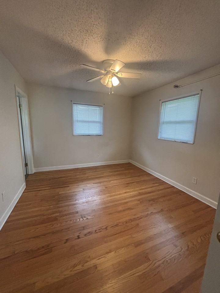 Volunteer Apts - Photo 3 of 8