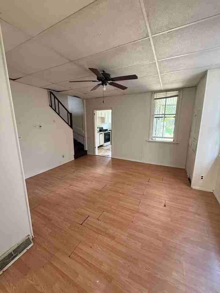 205 3rd Ave - Photo 4 of 6