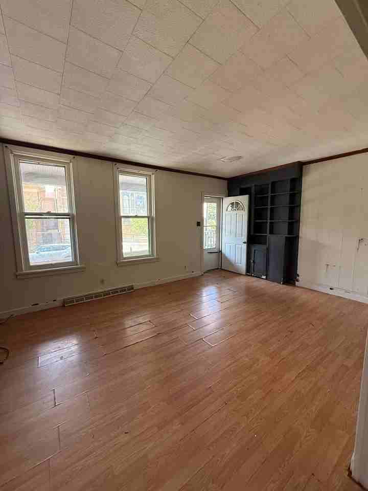 205 3rd Ave - Photo 5 of 6