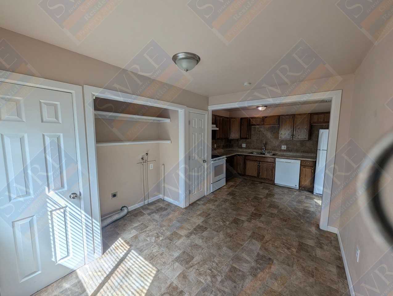 1410 Collins St - Photo 4 of 11