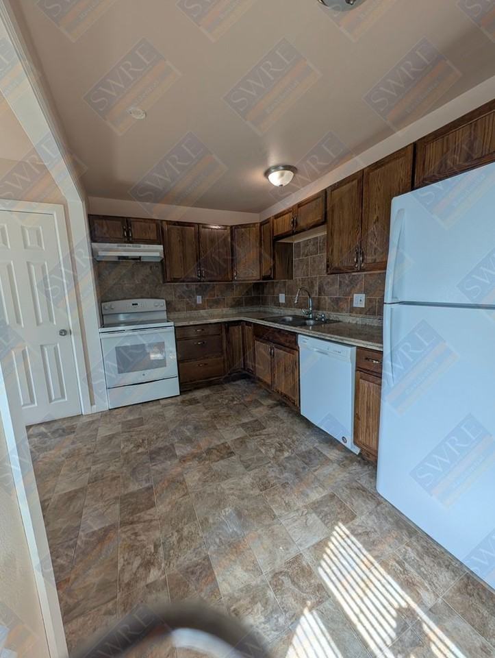 1410 Collins St - Photo 5 of 11