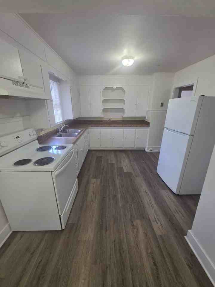 1736 Longview Dr - Photo 5 of 11