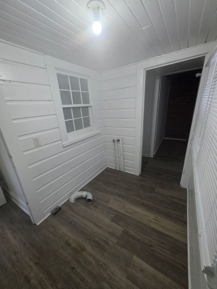 1736 Longview Dr - Photo 6 of 11