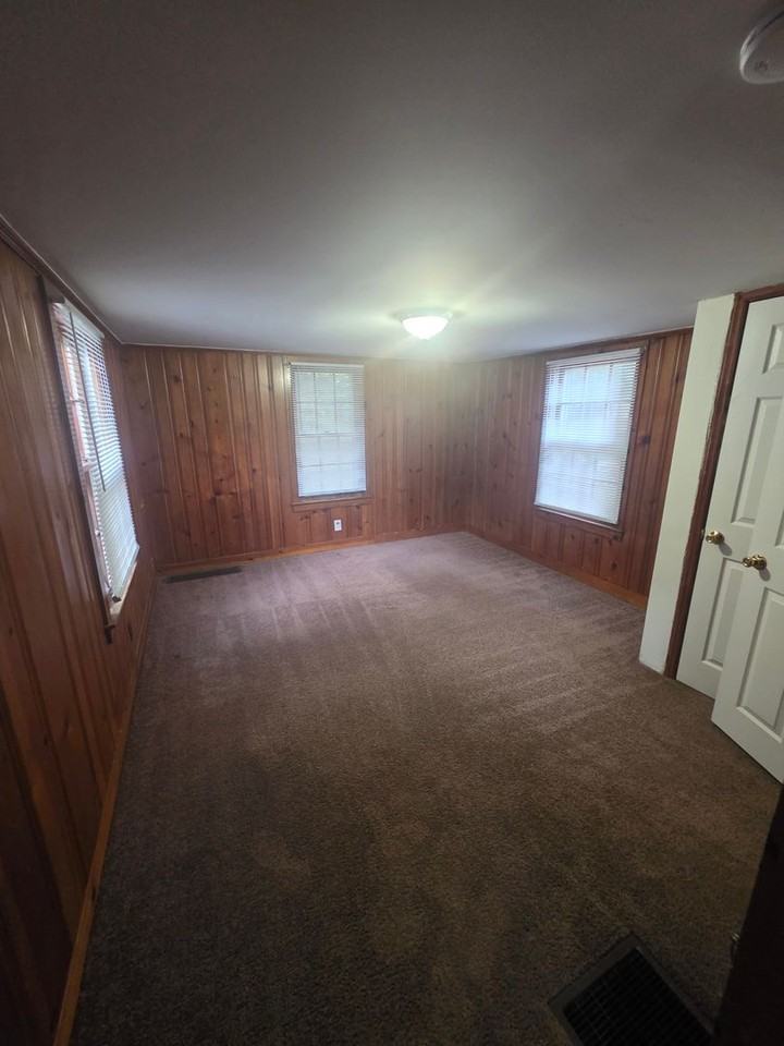 1736 Longview Dr - Photo 7 of 11