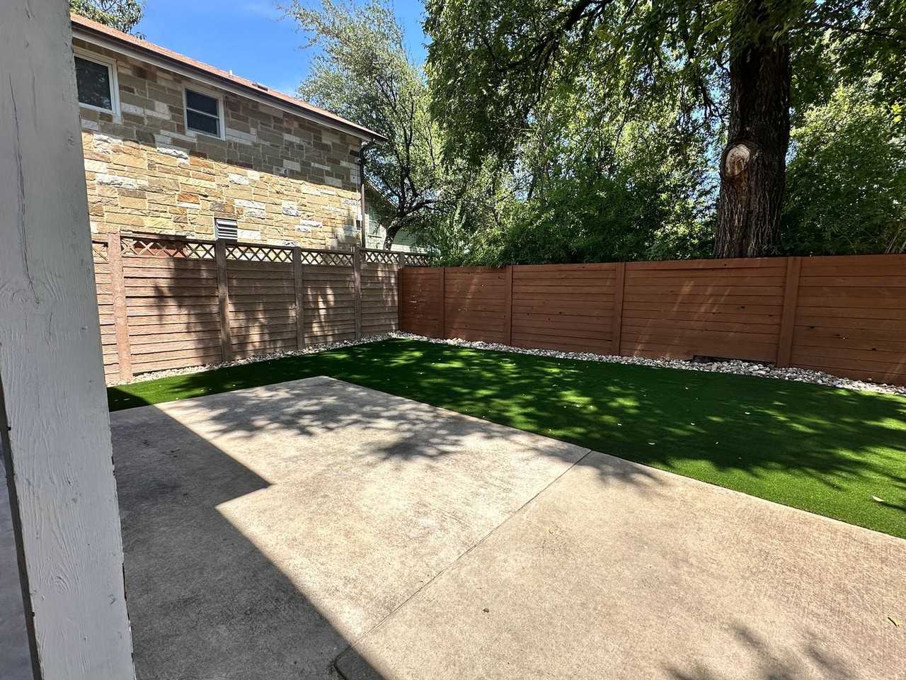 2913 Rio Grande St - Photo 2 of 31