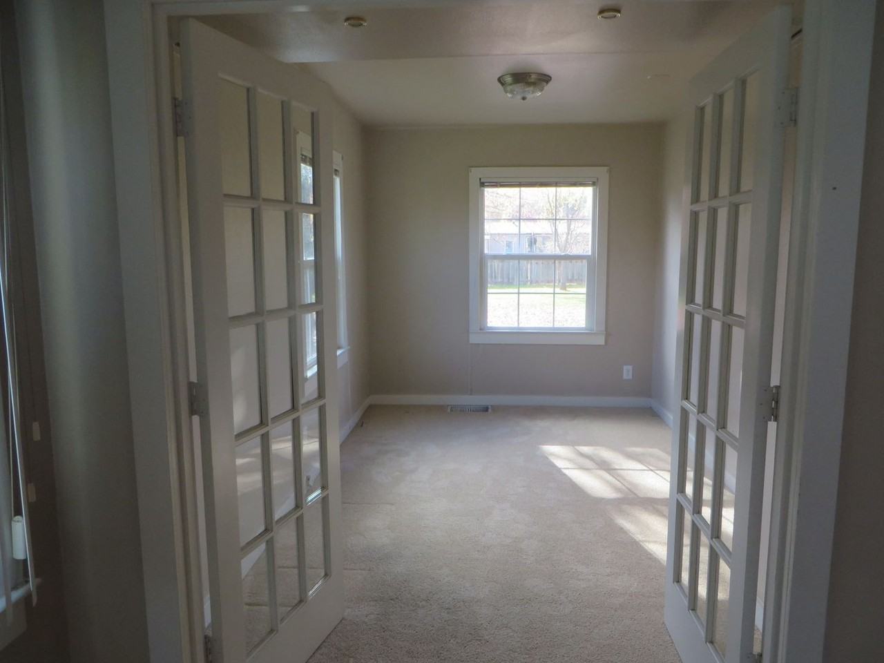 1885 Nw Oerding Ave - Photo 7 of 17