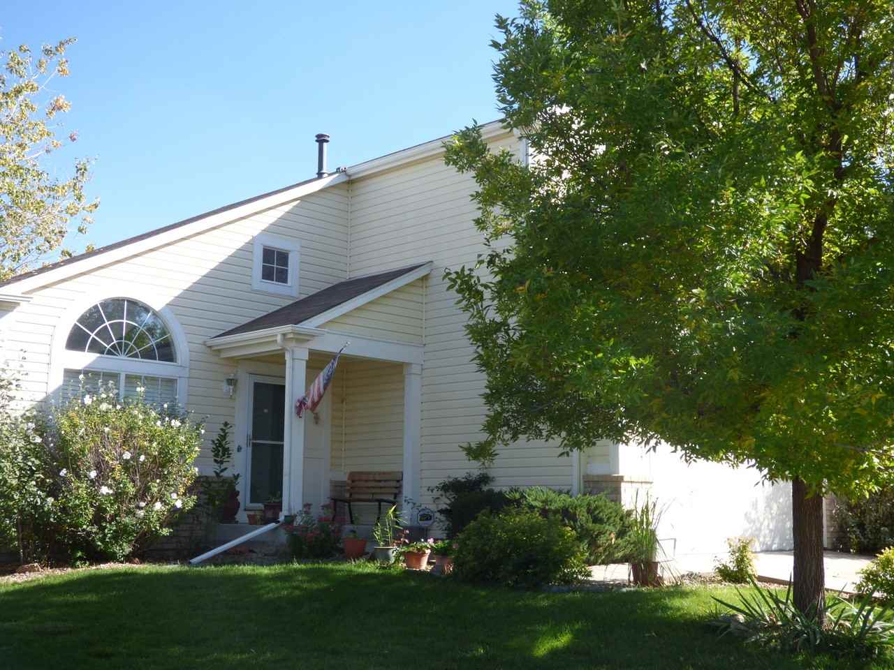 1482 Wildrose Dr - Photo 2 of 19