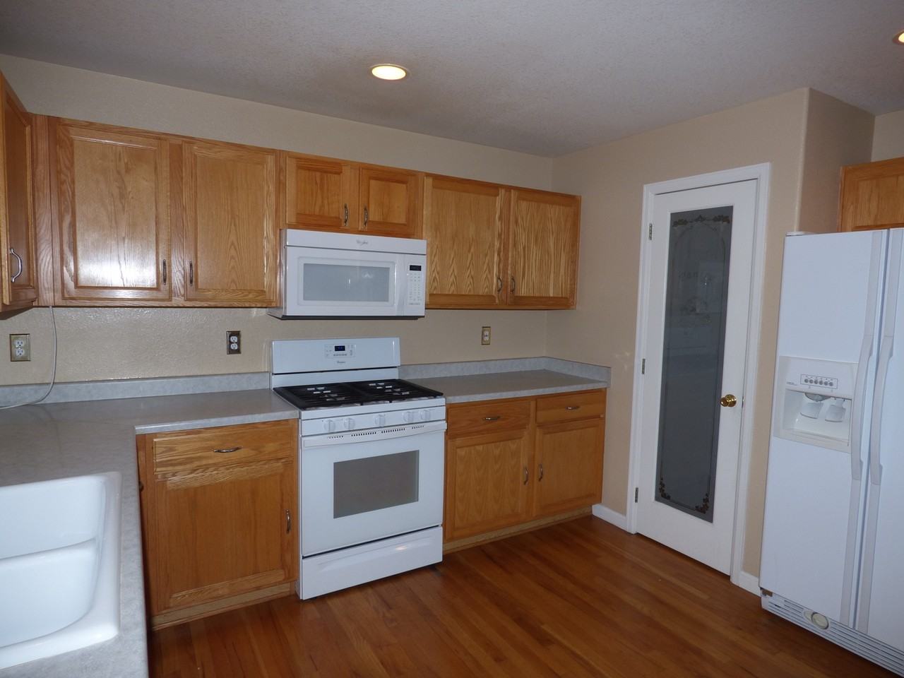 1482 Wildrose Dr - Photo 4 of 19