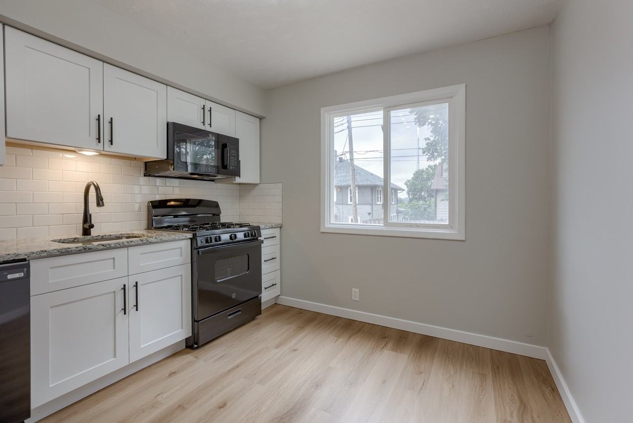 4713/4715 Davenport Street*** - Photo 2 of 8