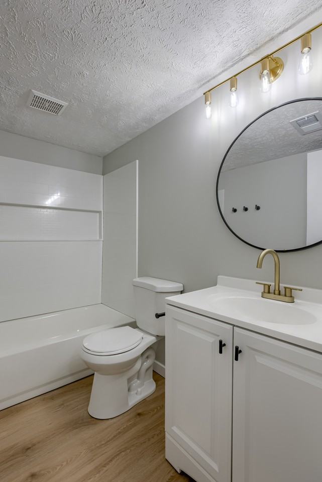 4713/4715 Davenport Street*** - Photo 4 of 8