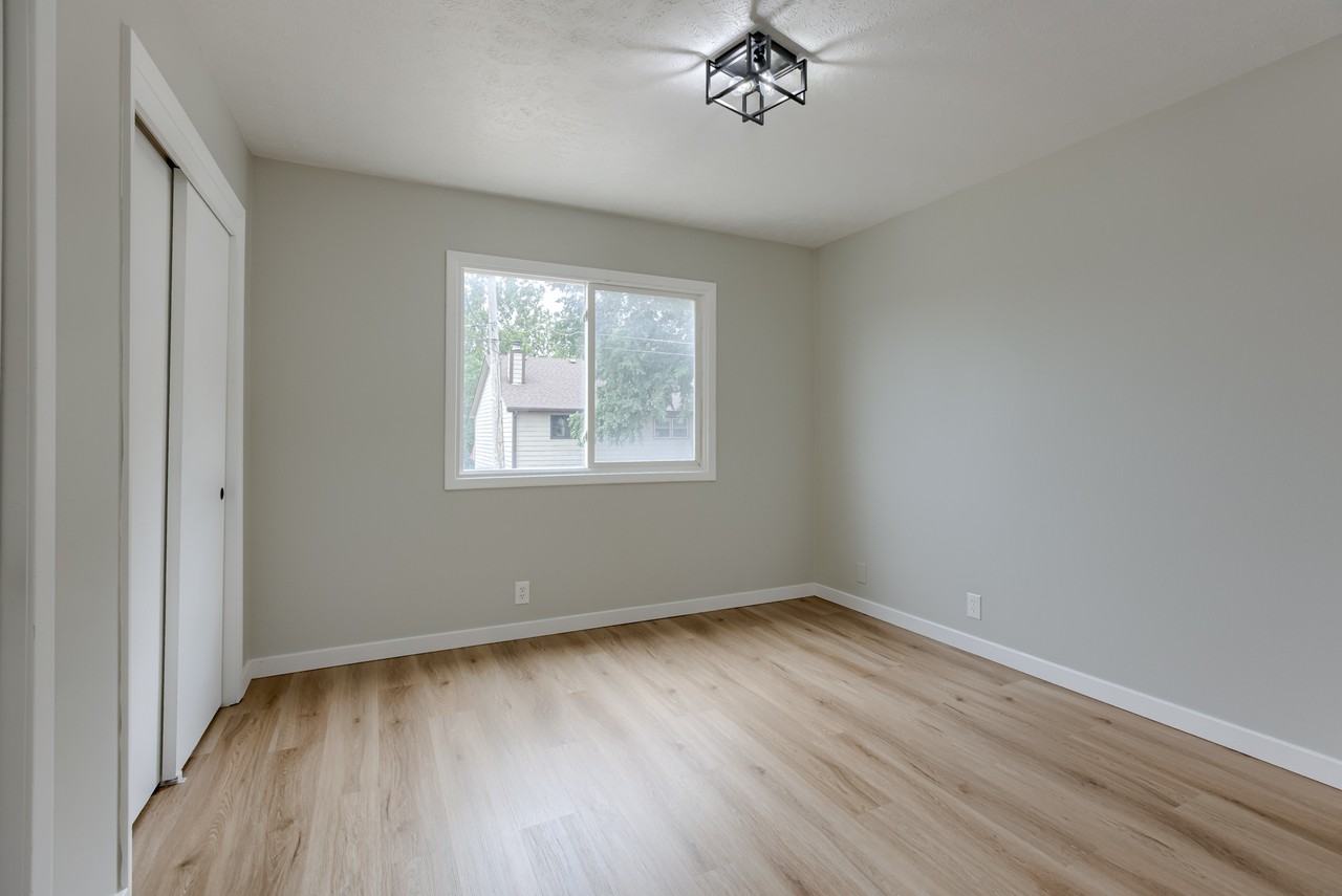 4713/4715 Davenport Street*** - Photo 5 of 8
