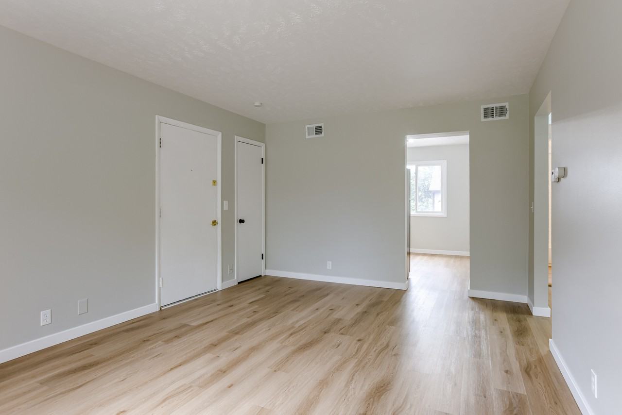 4713/4715 Davenport Street*** - Photo 6 of 8