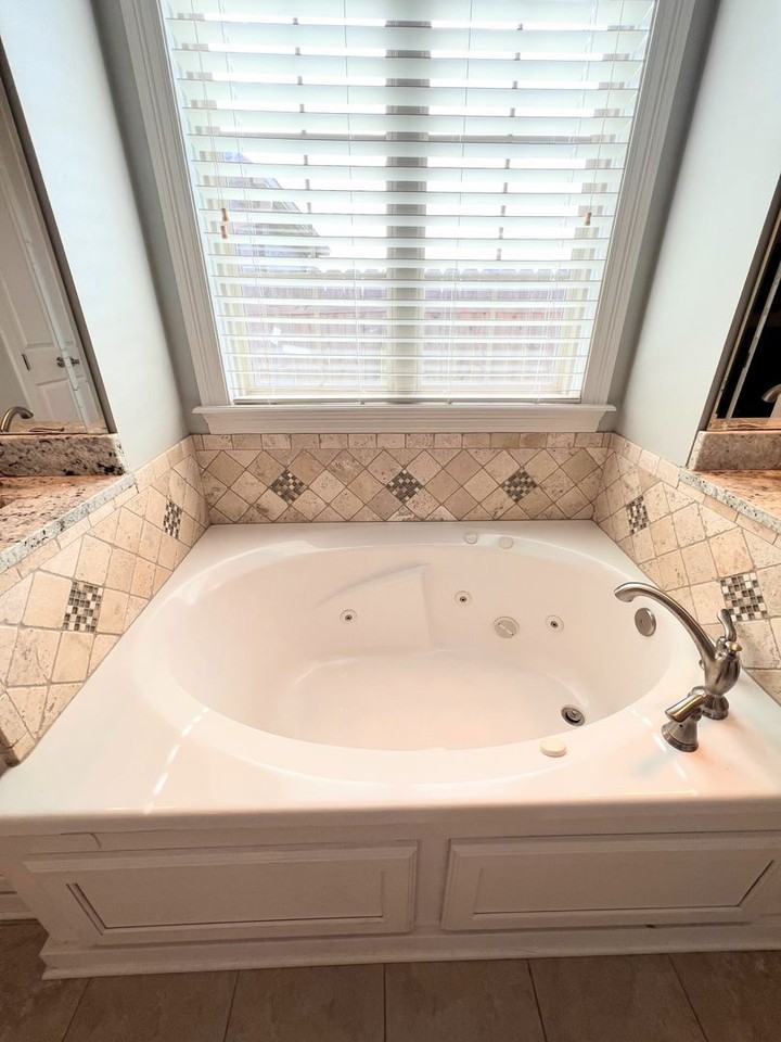 725 Dumaine Dr - Photo 3 of 20