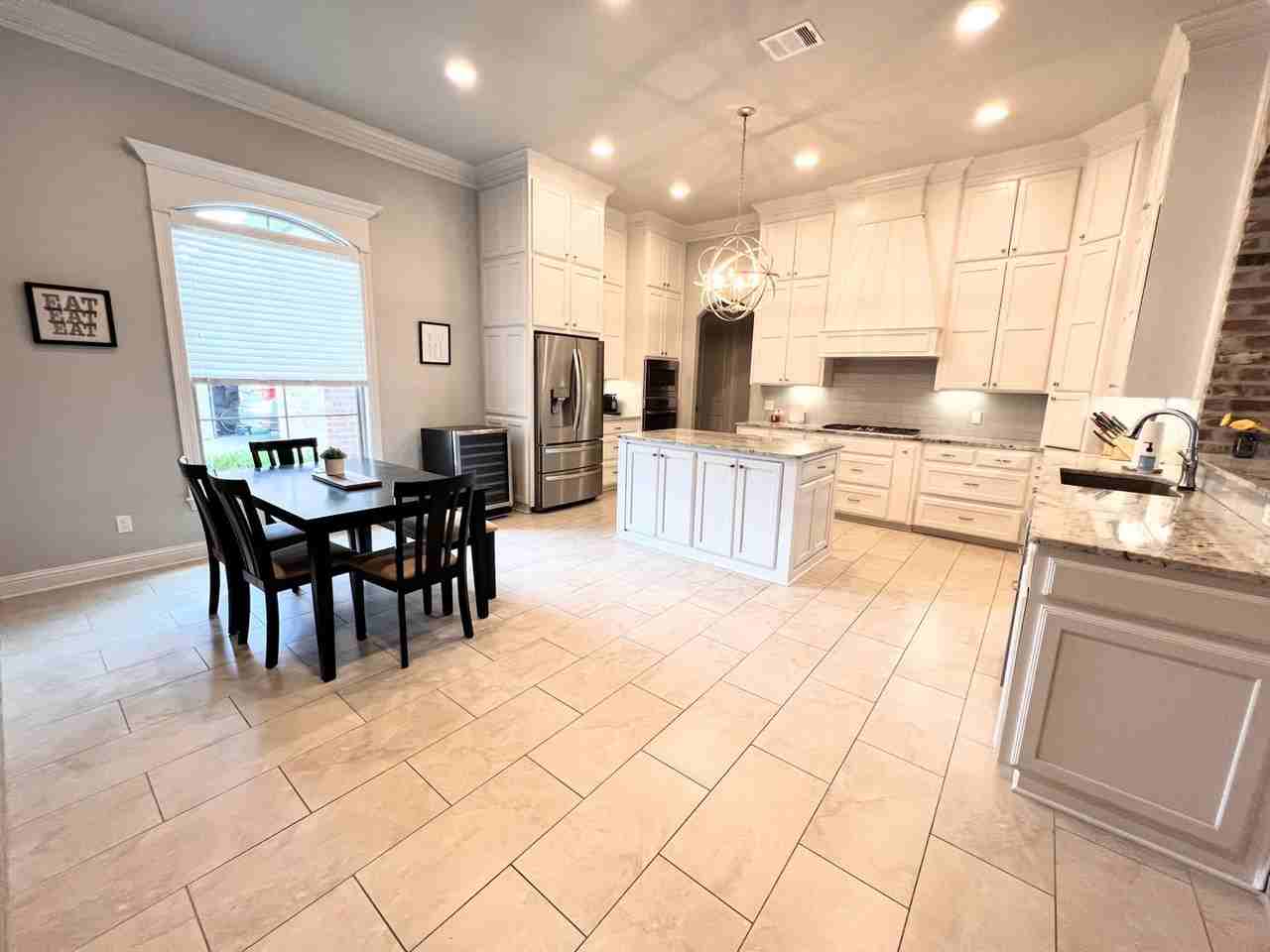 725 Dumaine Dr - Photo 4 of 20