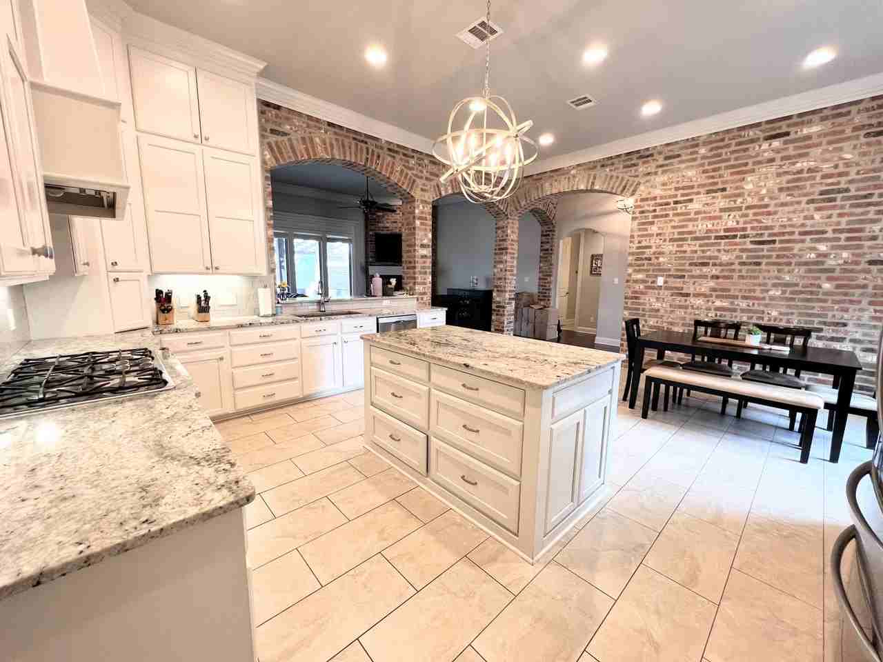 725 Dumaine Dr - Photo 5 of 20
