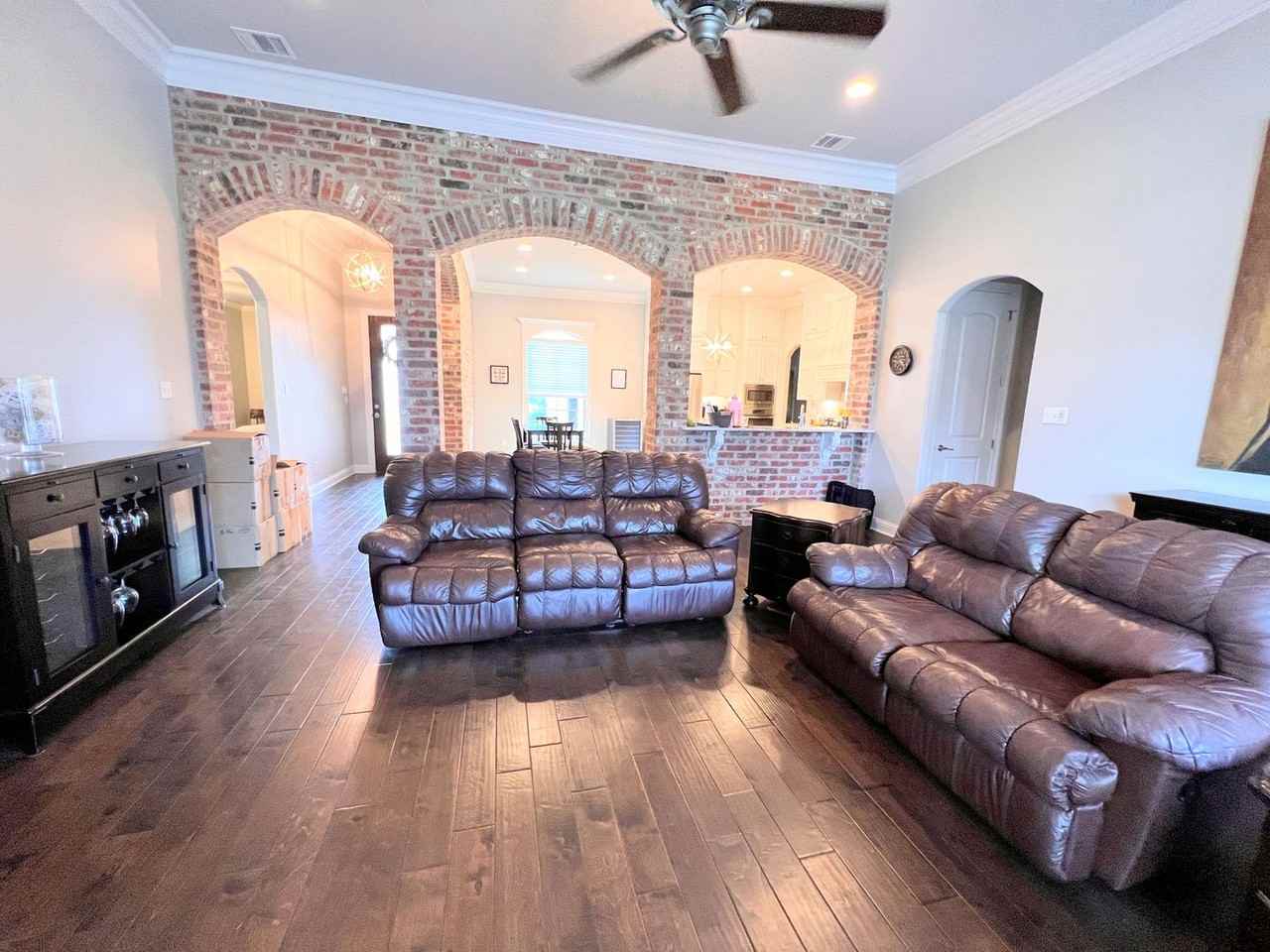 725 Dumaine Dr - Photo 7 of 20