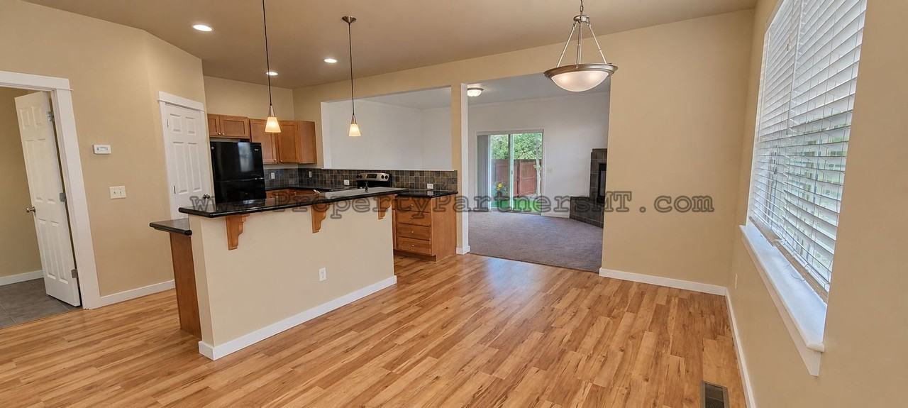 712 Forestglen Dr - Photo 2 of 25
