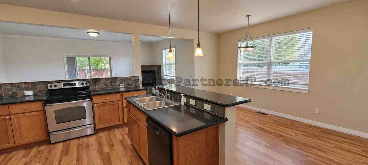 712 Forestglen Dr - Photo 3 of 25