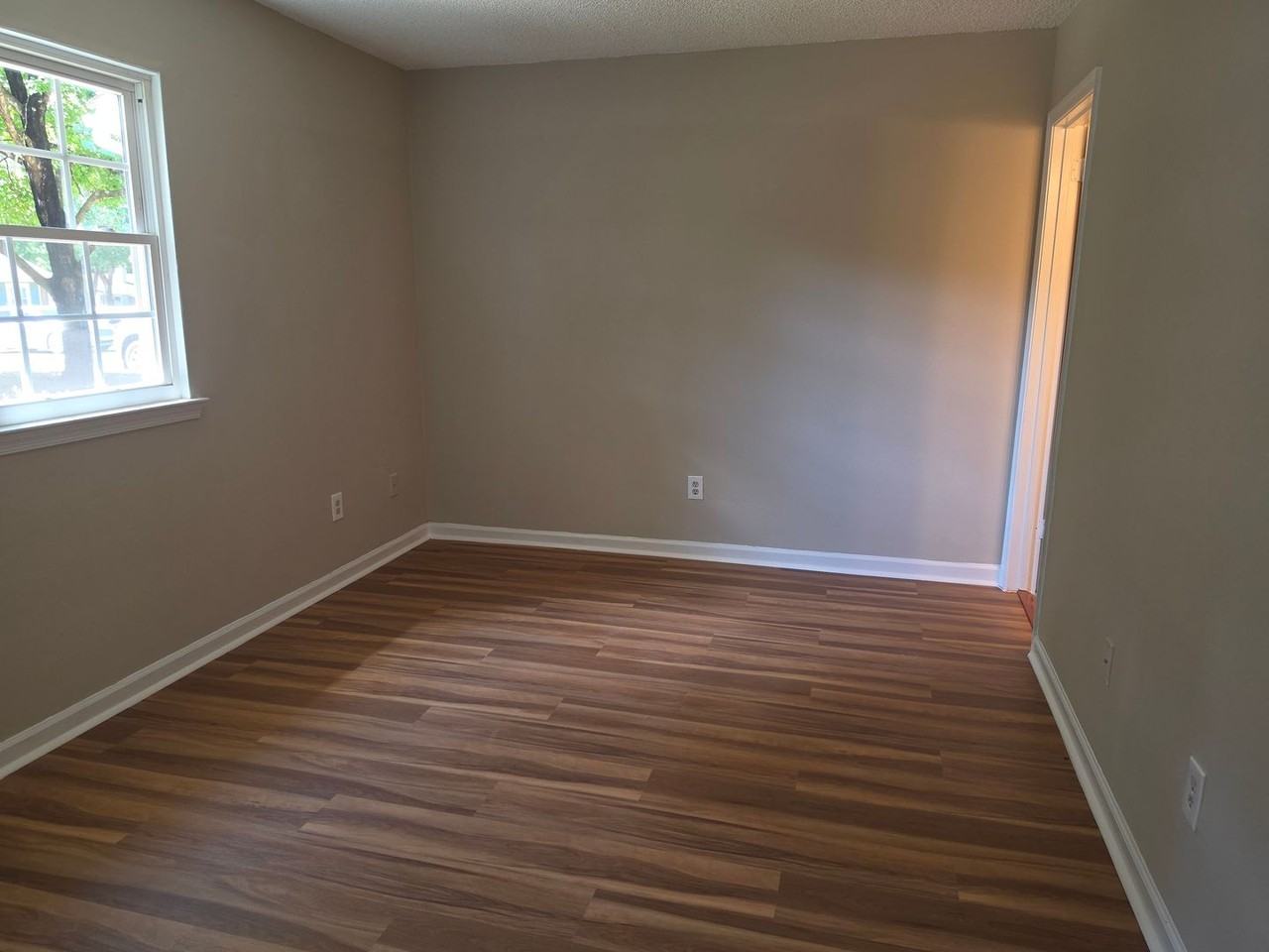 323 Kentucky Dr - Photo 6 of 11