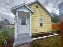 404 1/2 S 18th St - Photo 1 of 1