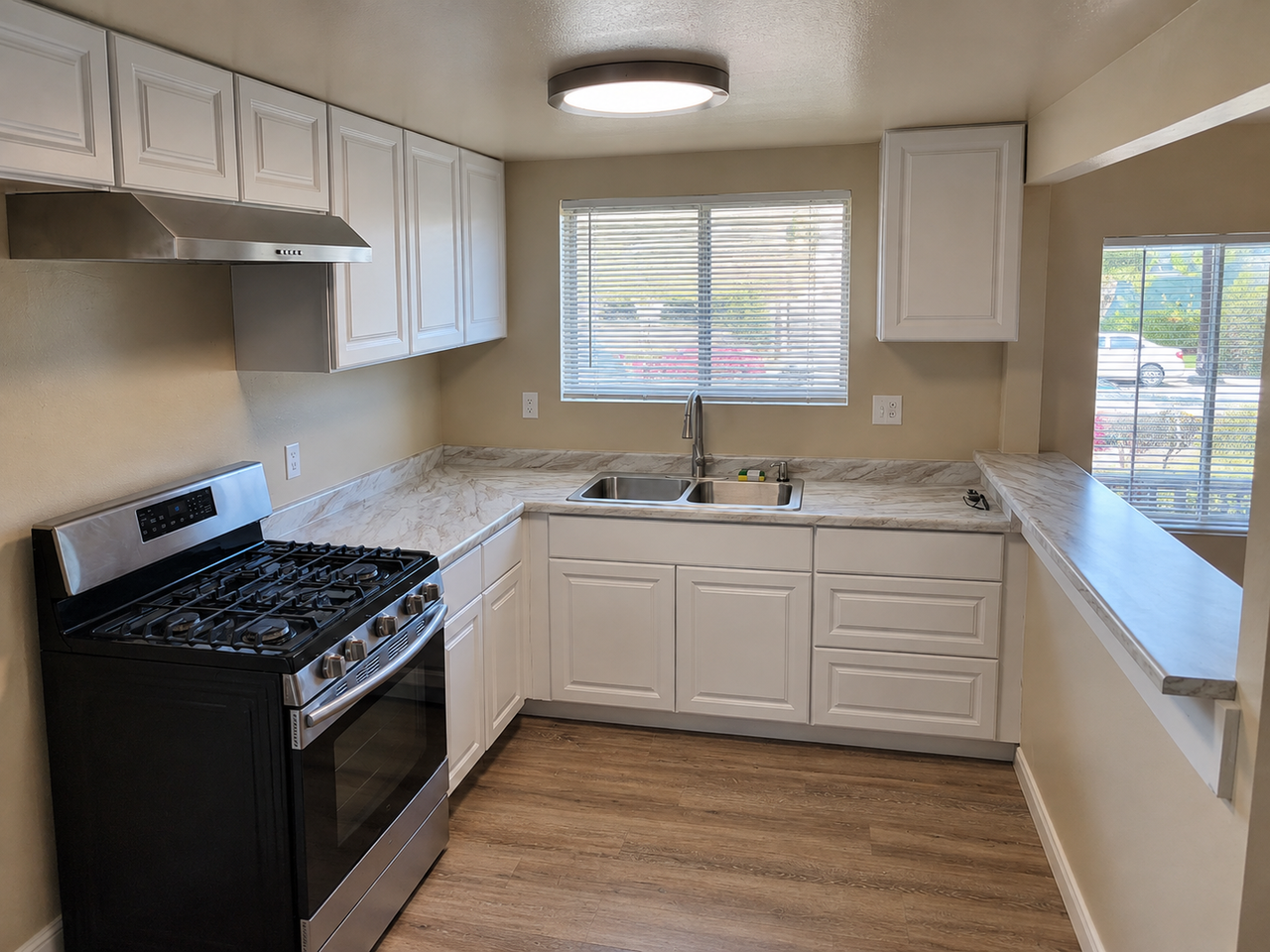 534 Florida St - Photo 7 of 13