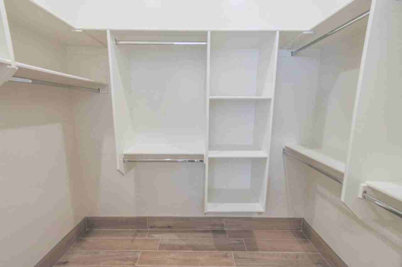 3086 W 550 N - Photo 2 of 22