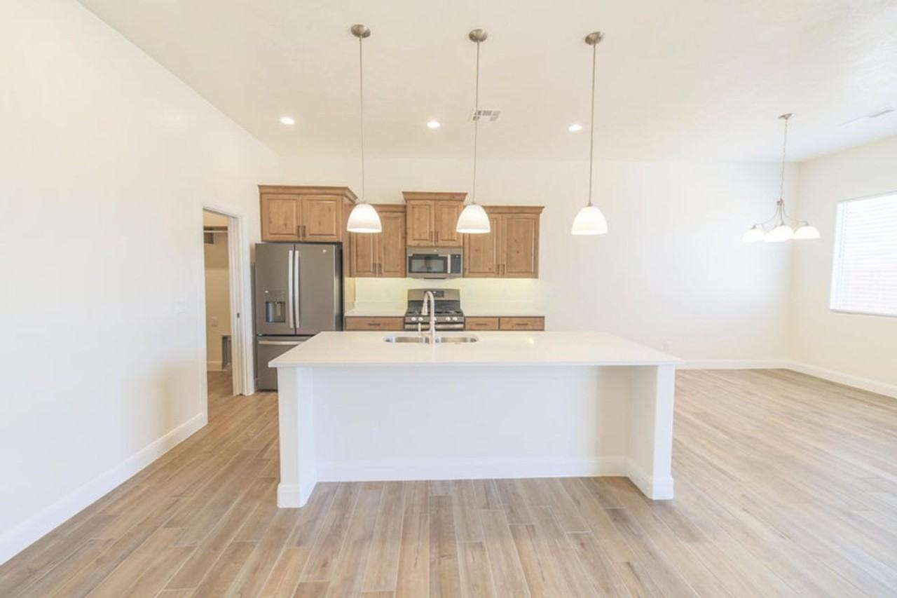 3086 W 550 N - Photo 3 of 22