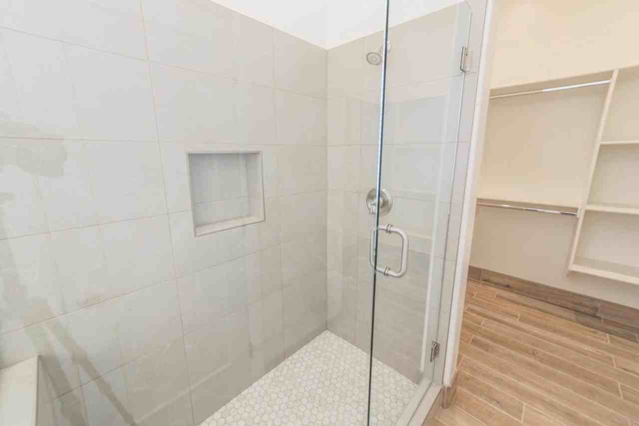 3086 W 550 N - Photo 4 of 22