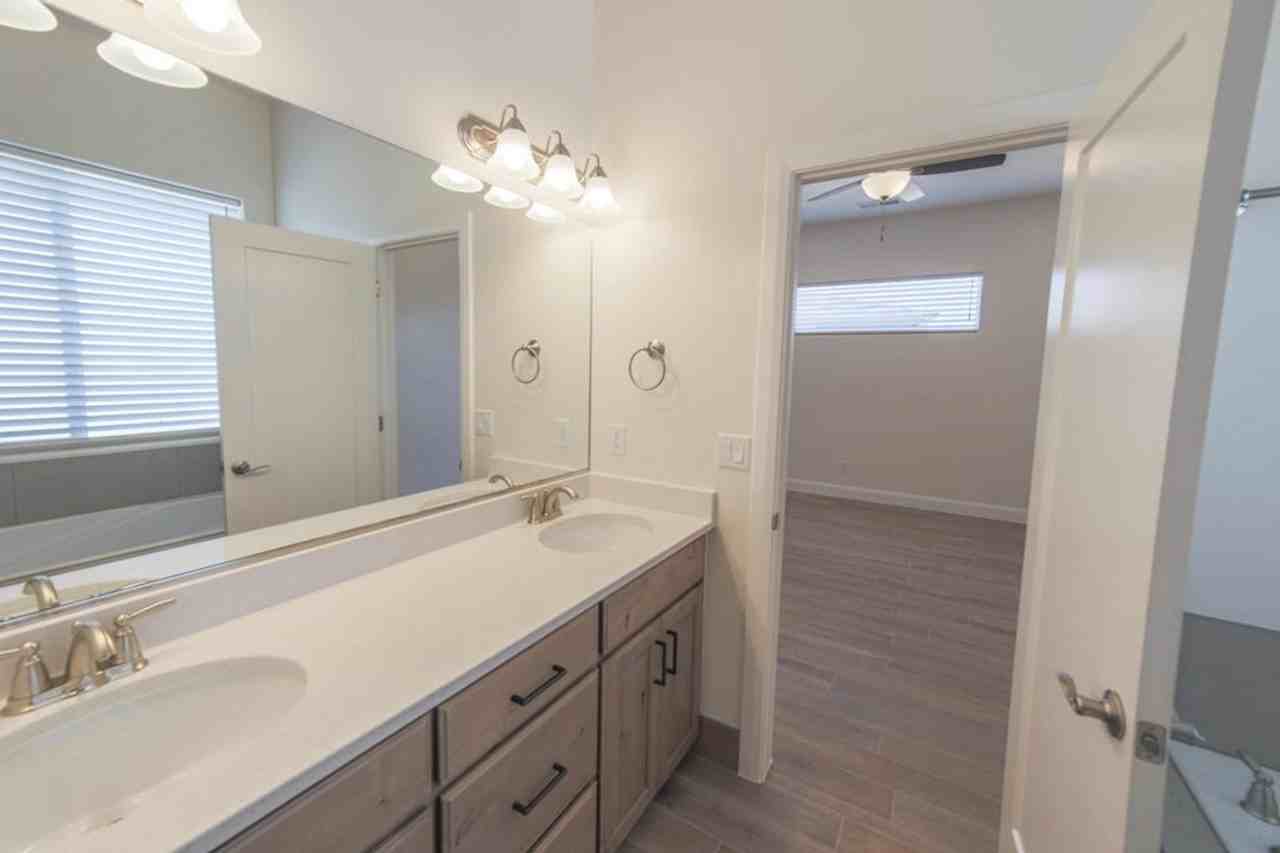 3086 W 550 N - Photo 7 of 22