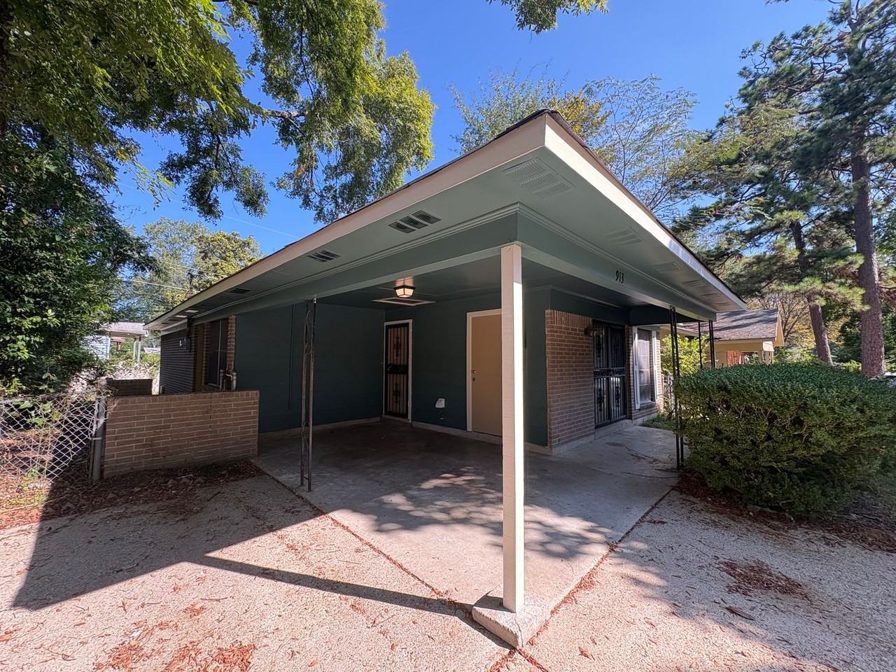 913 Babylon Rd - Photo 2 of 15