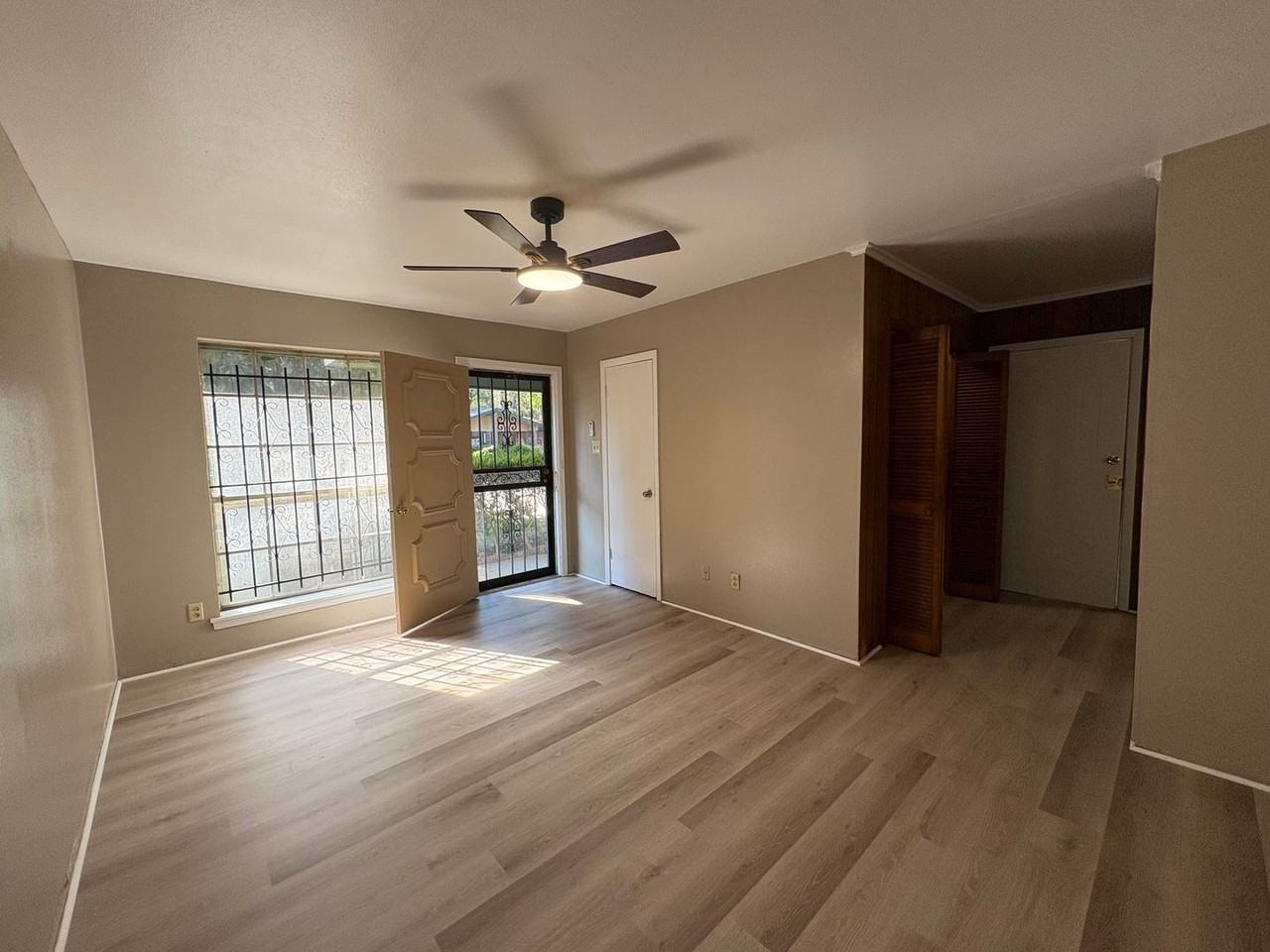 913 Babylon Rd - Photo 3 of 15