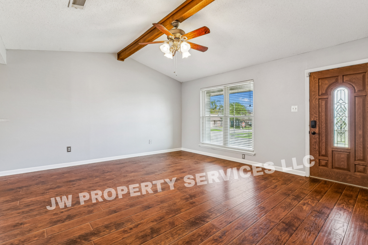 2749 Varnado St - Photo 3 of 11