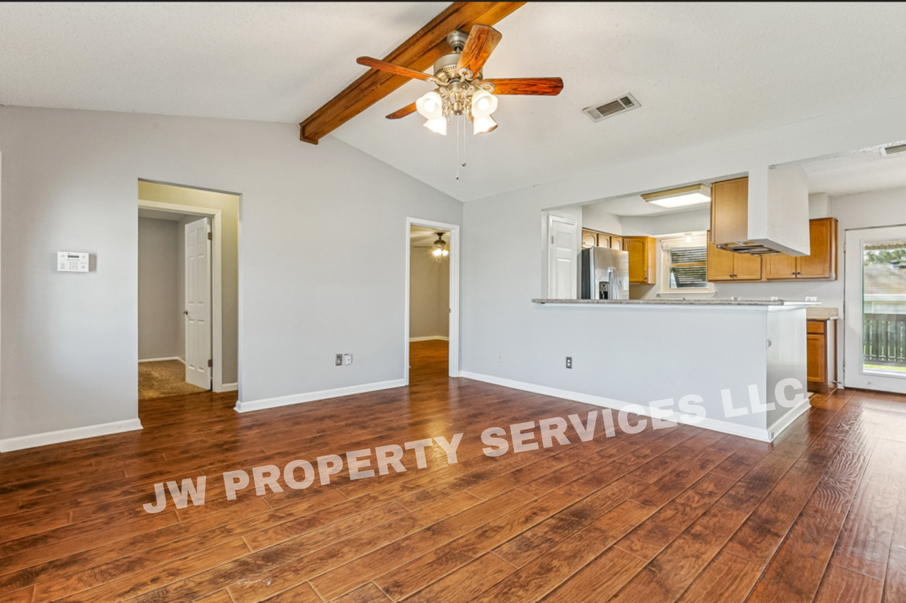 2749 Varnado St - Photo 4 of 11