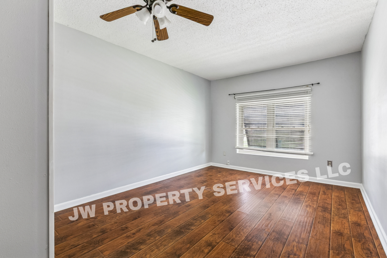 2749 Varnado St - Photo 6 of 11