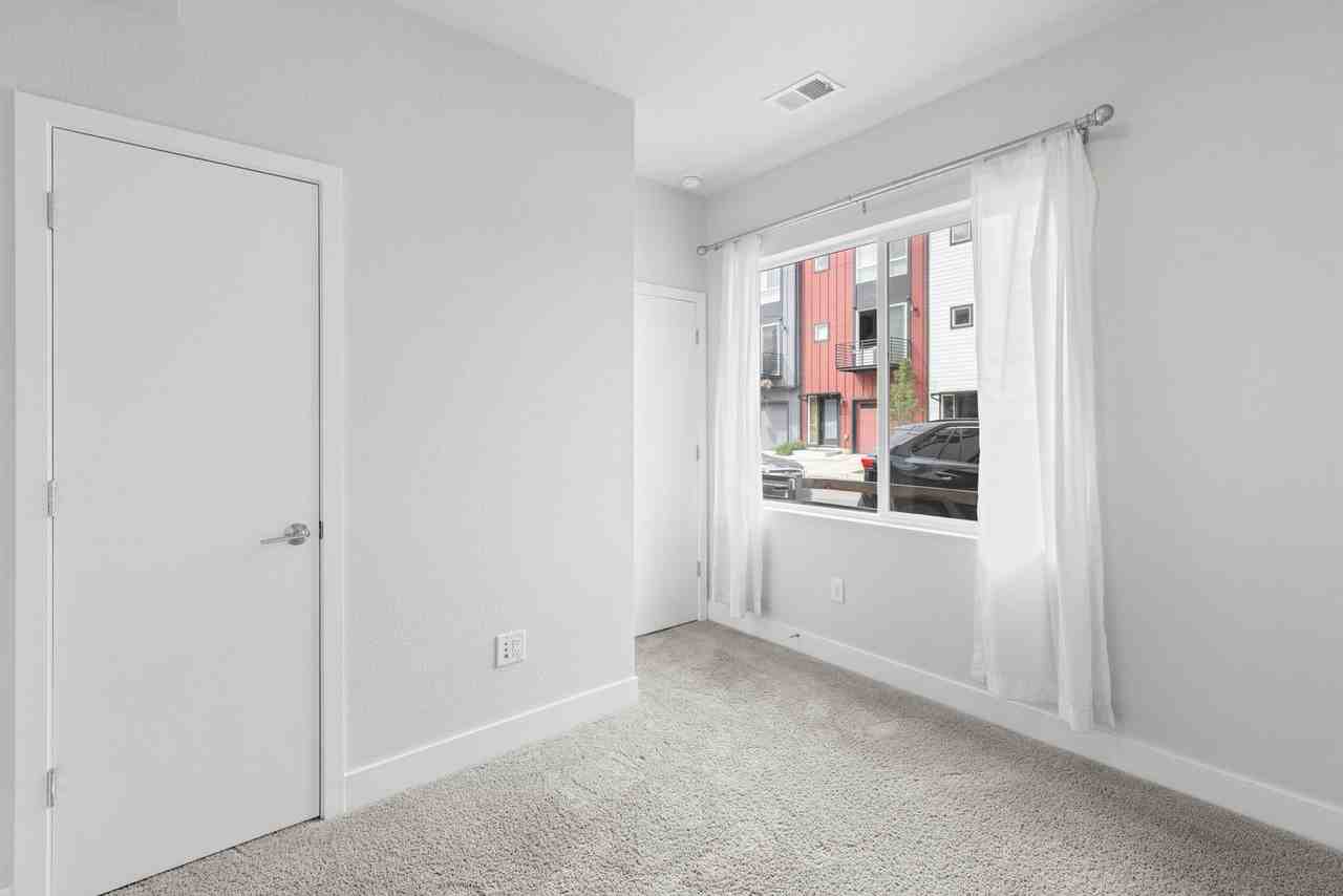 1072 Eaton St - Photo 3 of 16
