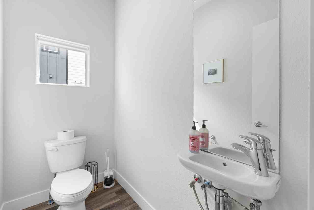 1072 Eaton St - Photo 4 of 16