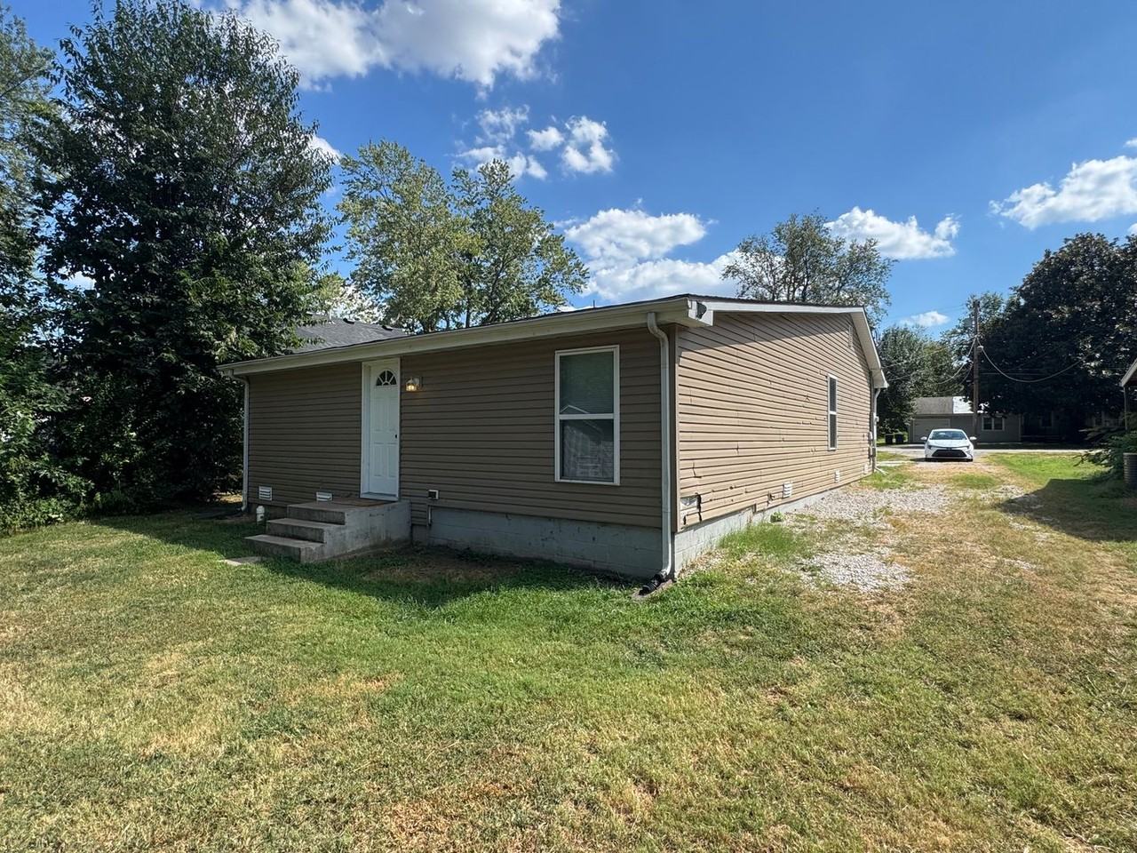 1635 W Dale St - Photo 7 of 35