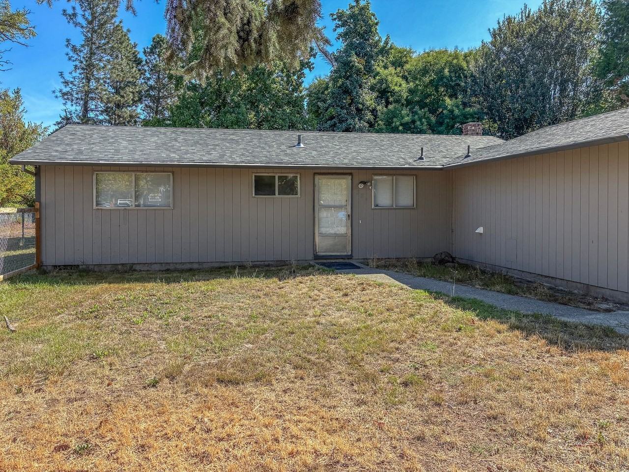 230 Se 160th Ave - Photo 2 of 18