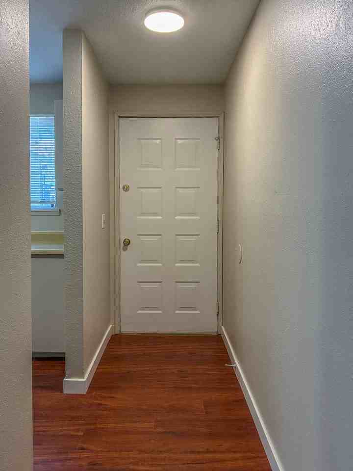230 Se 160th Ave - Photo 4 of 18