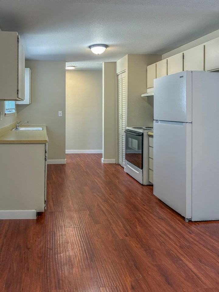 230 Se 160th Ave - Photo 5 of 18