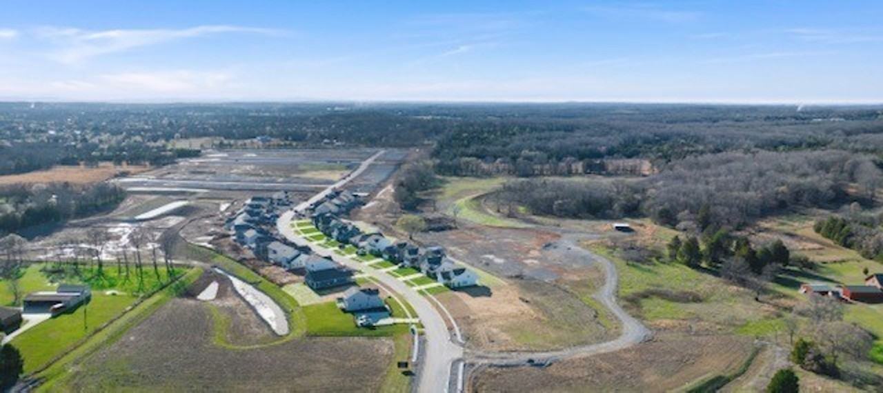 1820 Ravens Run - Photo 2 of 14