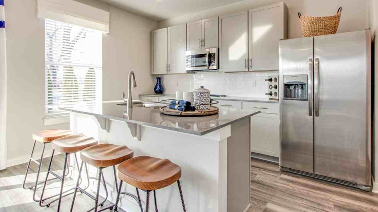 1820 Ravens Run - Photo 4 of 14