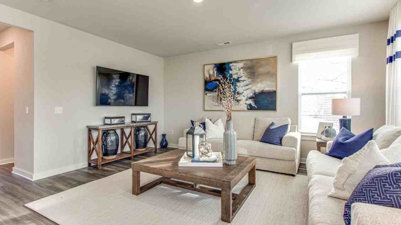 1820 Ravens Run - Photo 6 of 14