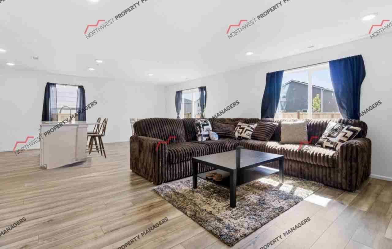 1425 Salzer Creek Dr - Photo 4 of 10