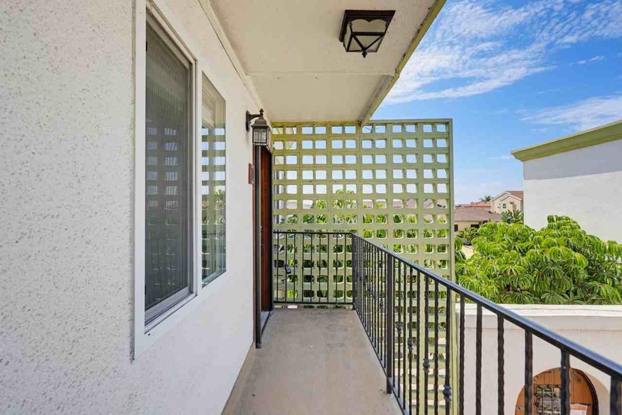 4425 50th St #11 - Photo 7 of 23