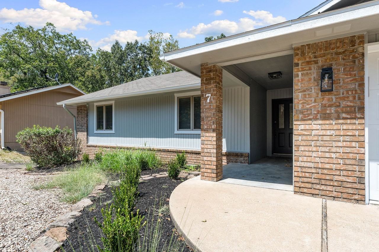 7 Whitwick Ln - Photo 4 of 42
