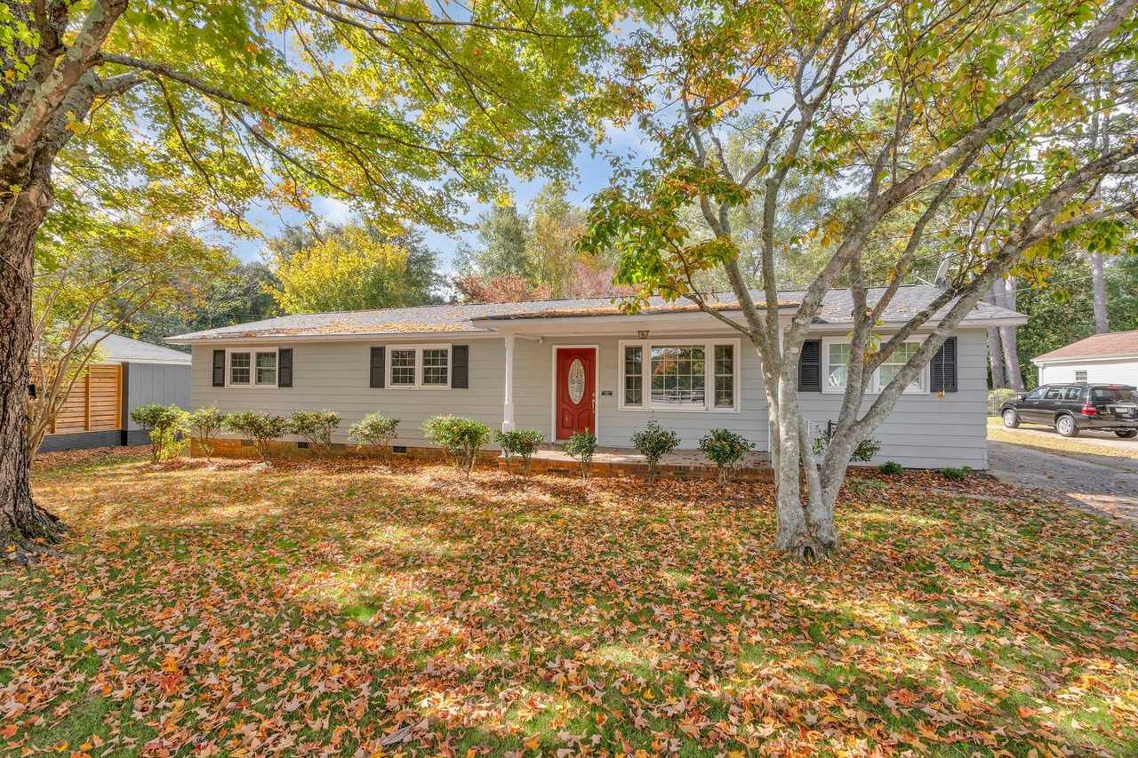 108 Holmes Dr - Photo 2 of 19