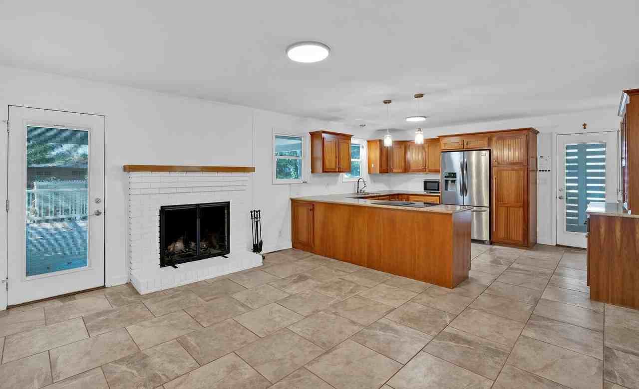 108 Holmes Dr - Photo 4 of 19